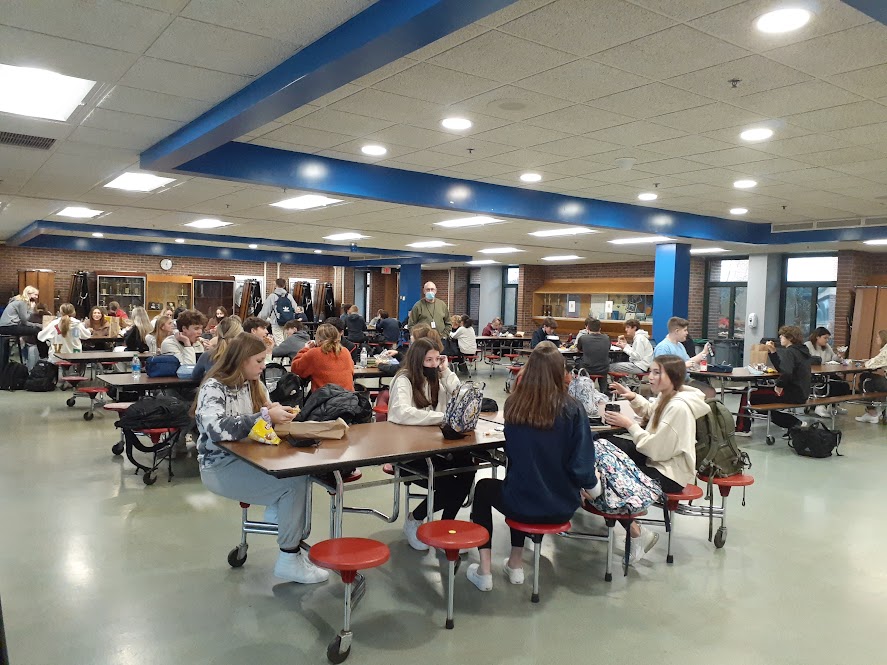 Students eat lunch on January 3rd, 2022 in the cafeteria. New restrictions in place split lunch waves between the auditorium and the cafeteria. (Zach Infeld, Devils Advocate)